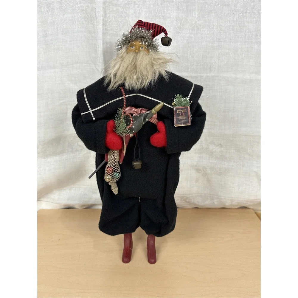 Americana Old World‎ Santa Figure